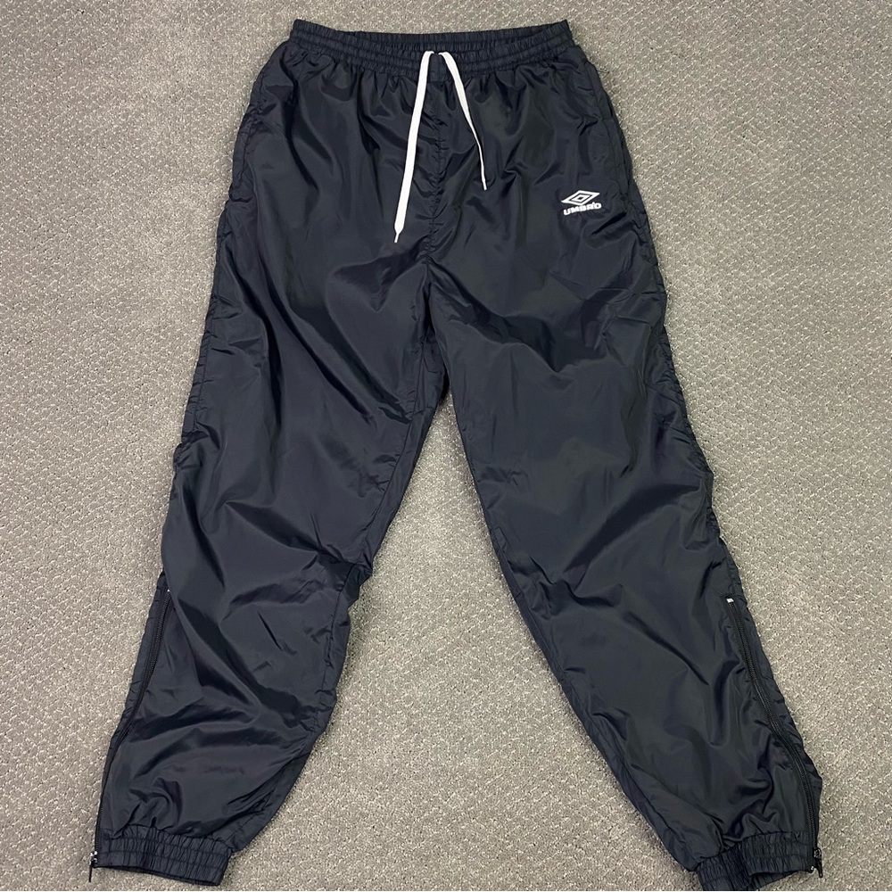 Vintage Umbro Windbreaker Track Pants Men's XL Black Joggers Ankle Zip